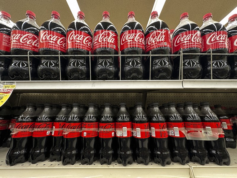 コカ・コーラトランプ 2ページ目 【前代未聞】コーラ1日12本⁉“健康不安説”飛び交うトランプ