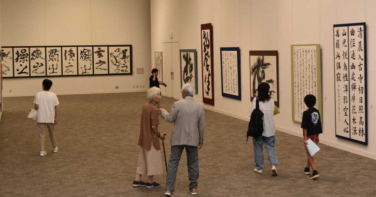 大字書など129点展示　書道会展と学童生徒書展始まる　高知