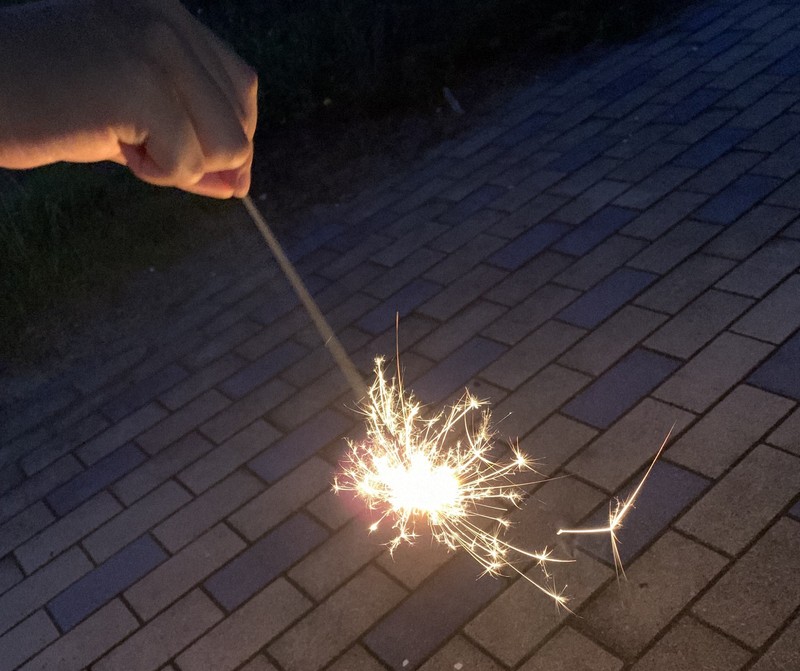 公園で手持ち花火はあり?なし?　最近は各地でルール緩和の動きも