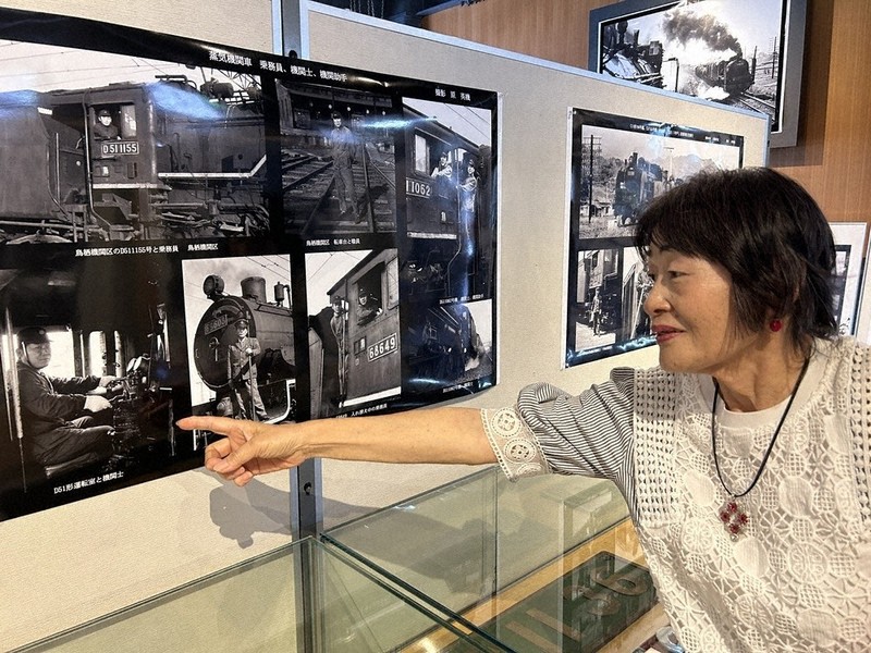 国鉄時代の機関車や働く人々 九州鉄道記念館で写真展 佐賀から訪れた