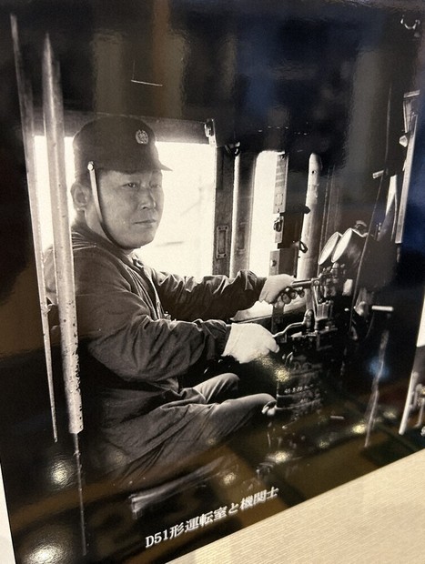 国鉄時代の機関車や働く人々 九州鉄道記念館で写真展 佐賀から訪れた