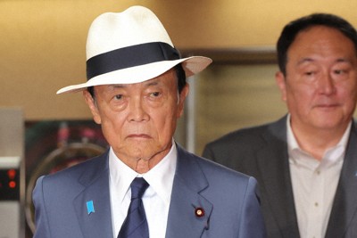 石破茂首相らとの会談に臨む自民党の麻生太郎最高顧問