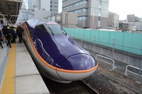 山形新幹線の新型車両「E8系」＝JR山形駅で2024年3月16日、神崎修一撮影