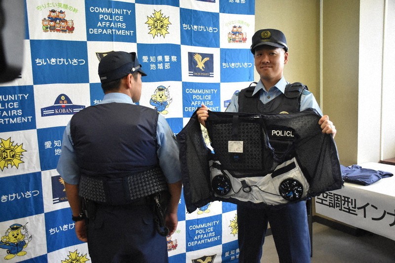 外勤警察官の暑さ対策 「空調ベスト」を導入 愛知県警 耐刃防護衣の下