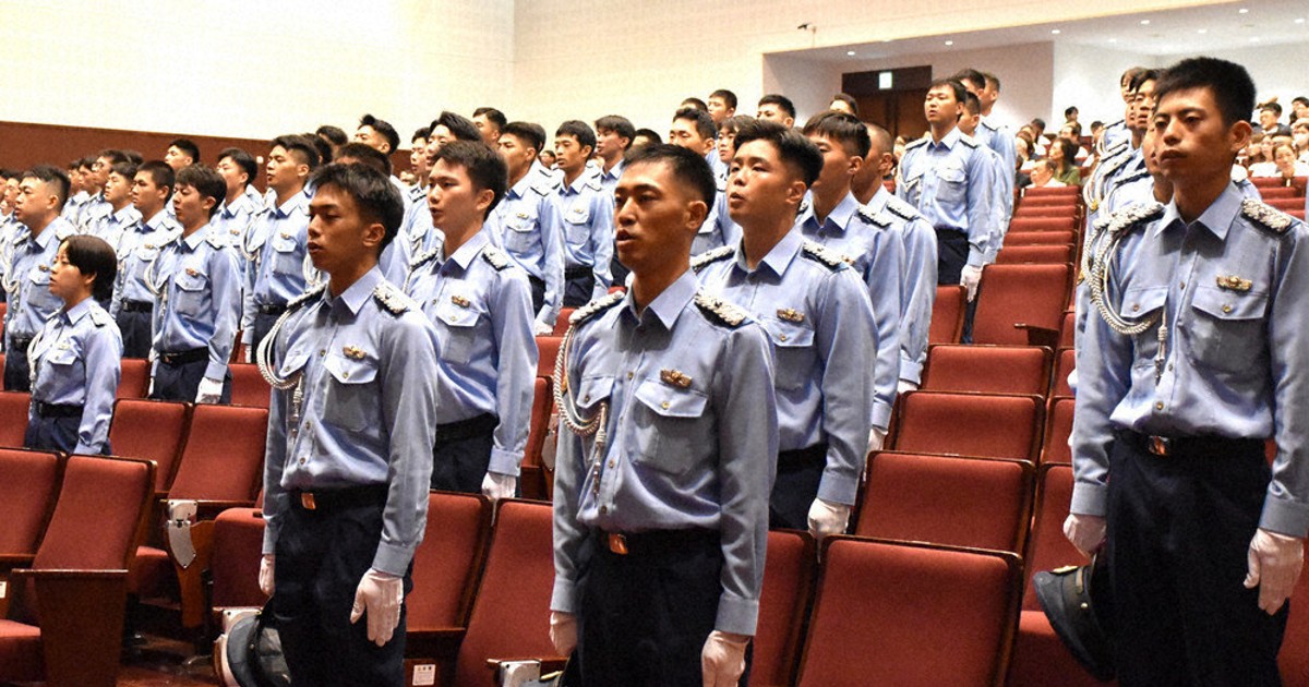 仲間と共に強く優しく 府警察学校 163人巣立つ ／大阪 | 毎日新聞