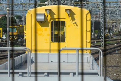 デト11の荷物室から見るデト12＝横浜市神奈川区で2025年6月5日、渡部直樹撮影