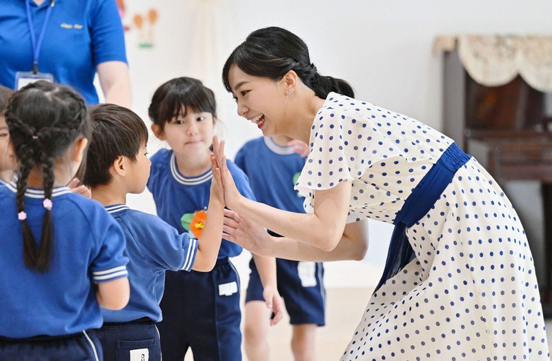 佳子さま こども園を訪問 [写真特集1/7] | 毎日新聞