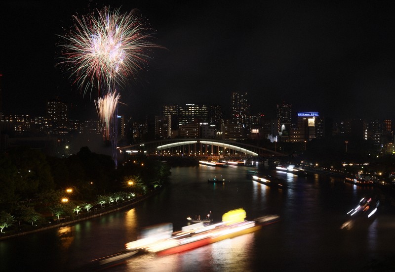 大阪・天神祭の奉納花火 [写真特集1/16] | 毎日新聞