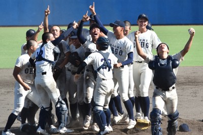 高知中央が明徳義塾破り、夏の甲子園決める 2年ぶり2回目出場 | 毎日新聞