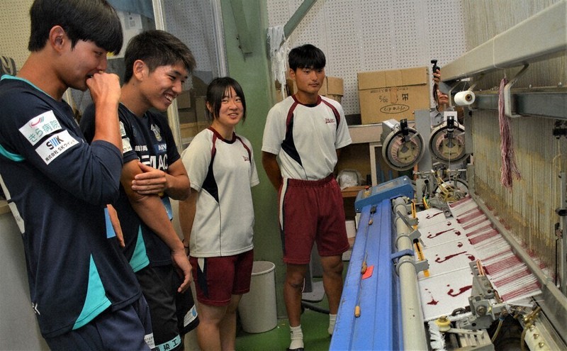 高校生がFC今治グッズ製作 愛媛 来月9日、来場者に進呈 ／愛媛 | 毎日新聞
