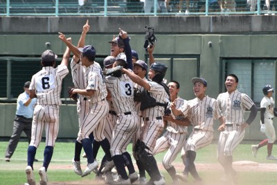 東大阪大柏原が夏の甲子園へ 14年ぶり2回目 大阪桐蔭破る | 毎日新聞