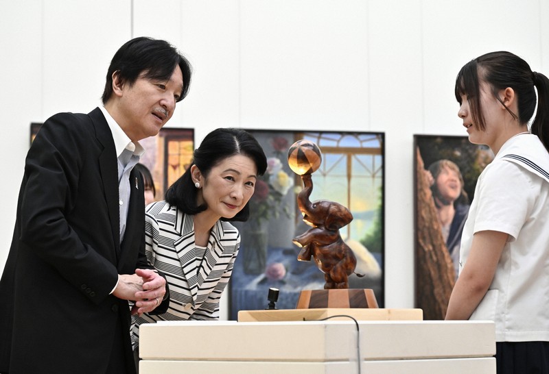 秋篠宮ご夫妻が作品をご鑑賞 全国高校総合文化祭 高松 [写真特集1/6