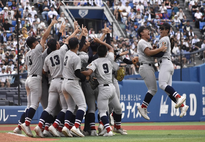 横浜高校 1998年 甲子園春夏優勝記念ボール 1998年夏、横浜は4連戦だった。1つ下の後輩が見た松坂大輔の苦悩