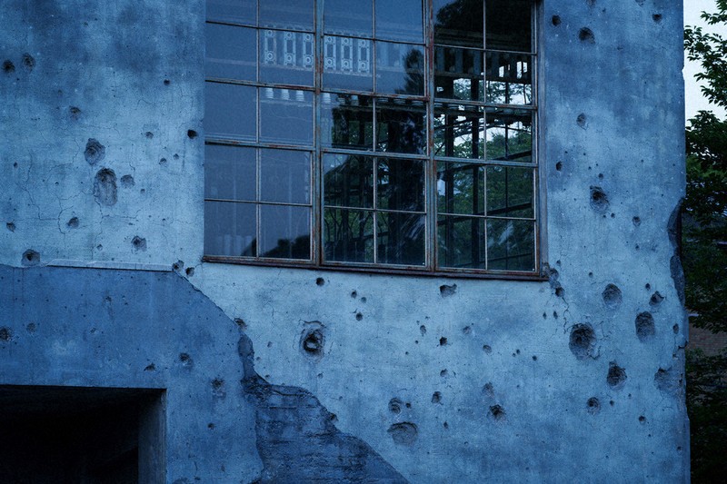 残像1945：読む写真・東京－－本土編 旧変電所の壁、弾痕300カ所