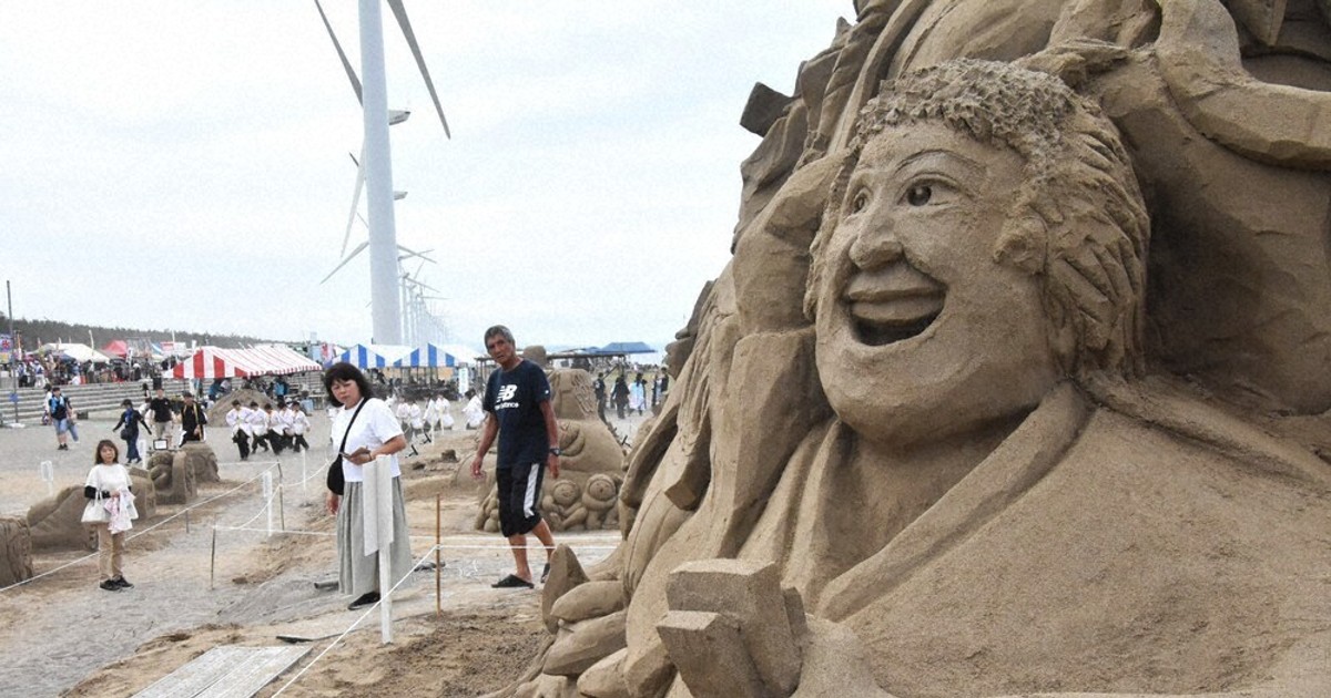 ユニークな砂像 出現‼ 三種の海水浴場 26作品 観光客ら楽しむ ／秋田