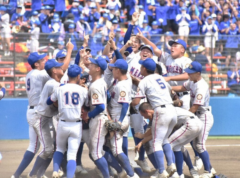 全国高校野球 茨城大会 明秀日立3年ぶりV 投手戦 延長の末制す ／茨城