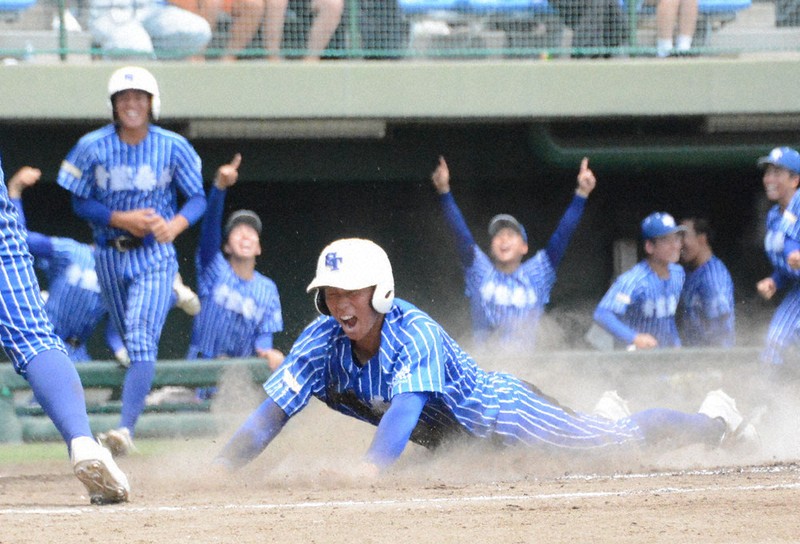 全国高校野球 栃木大会 青藍泰斗、35年ぶりV 延長十回、作新学院を降す