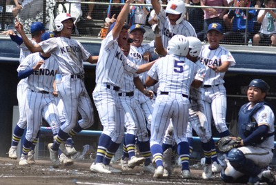 全国高校野球 群馬大会 健大高崎が連覇 延長サヨナラ、前橋育英降す