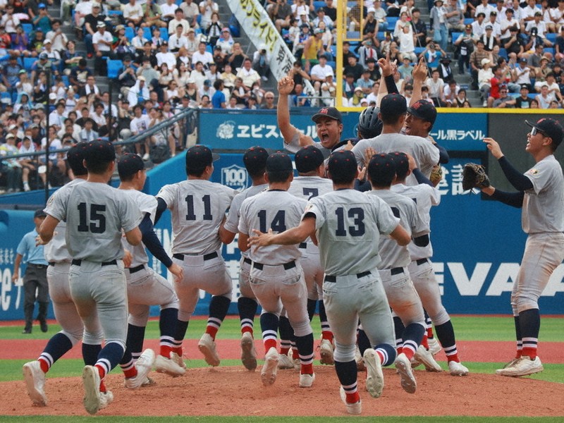 全国高校野球 神奈川大会 横浜、3年ぶり頂点 猛打で逆転 春夏連覇へ