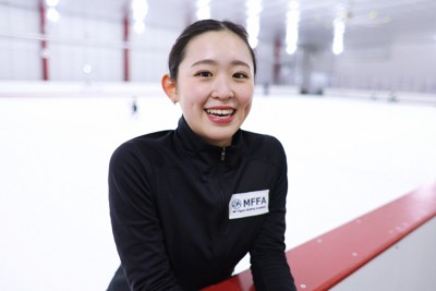 ポーズをとる青木祐奈選手＝千葉県船橋市で2025年6月12日、猪飼健史撮影