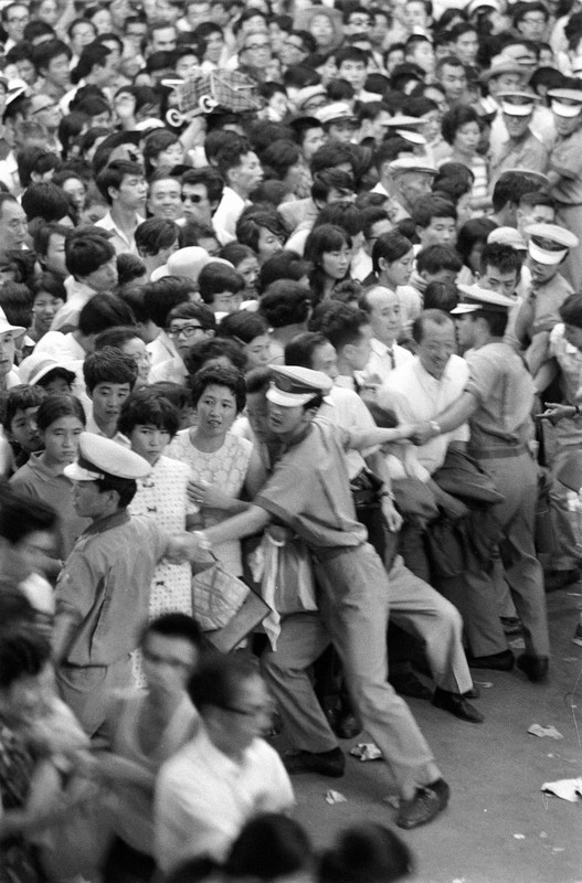 過密さ「災害級」 1970年大阪万博の人出 [写真特集1/7] | 毎日新聞