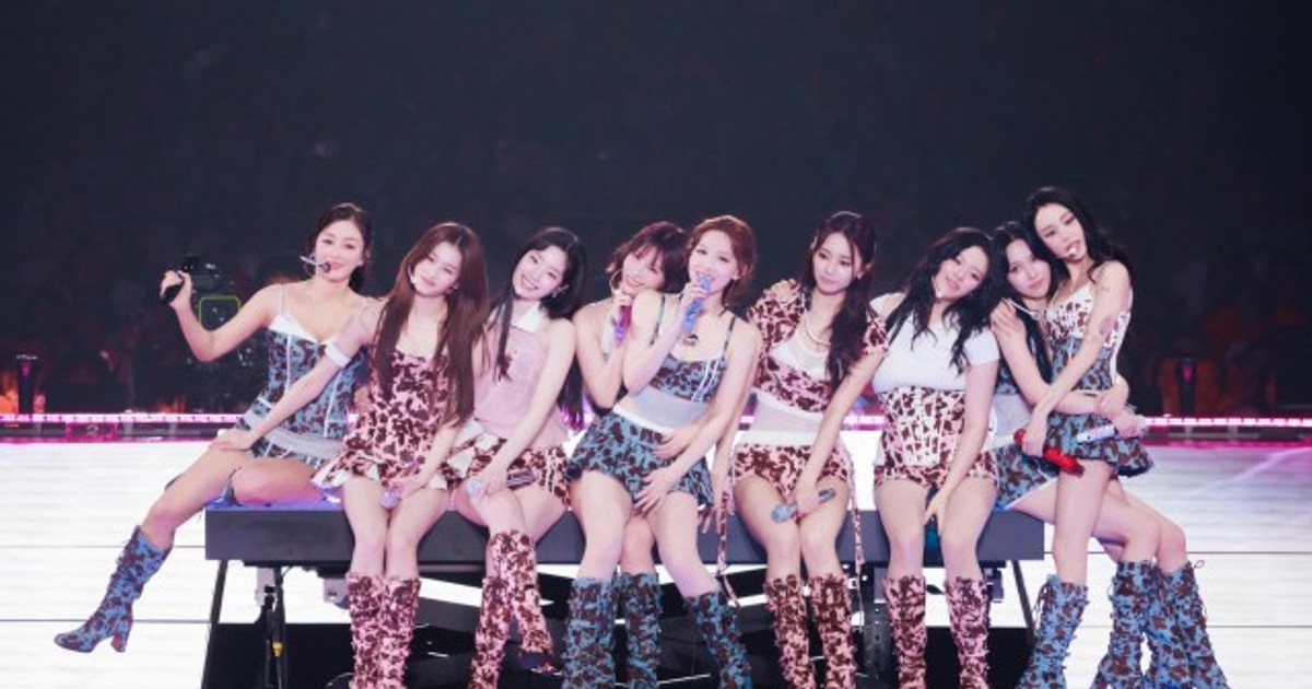 ⭐全員の直筆サイン⭐TWICE ワールドツアー　ミナ復帰ライブ　希少物です⭐ ORICON NEWS：TWICE、ワールドツアー日本公演がスタート