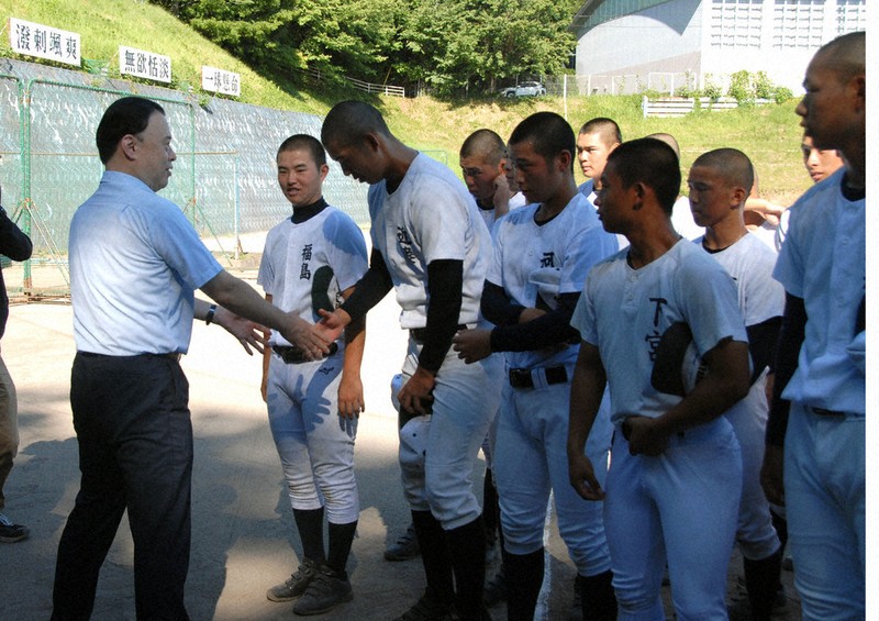 全国高校野球 「甲子園で日本一を」 県知事、開星選手ら激励 ／島根