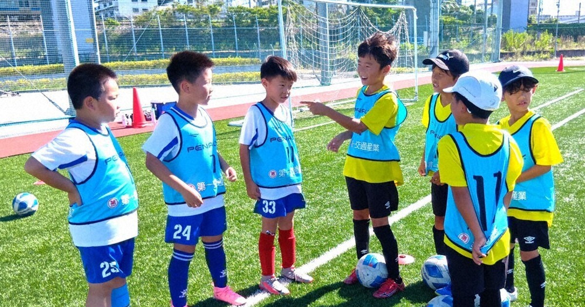 サッカー通じ国際交流 訪日児童とギラヴァンツ下部組織 基礎練習やミニ