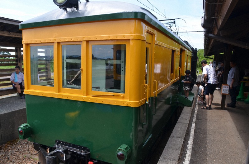 緑と黄色鮮やかに 「かぼちゃ電車」修復完了、公開始まる 新潟 | 毎日新聞