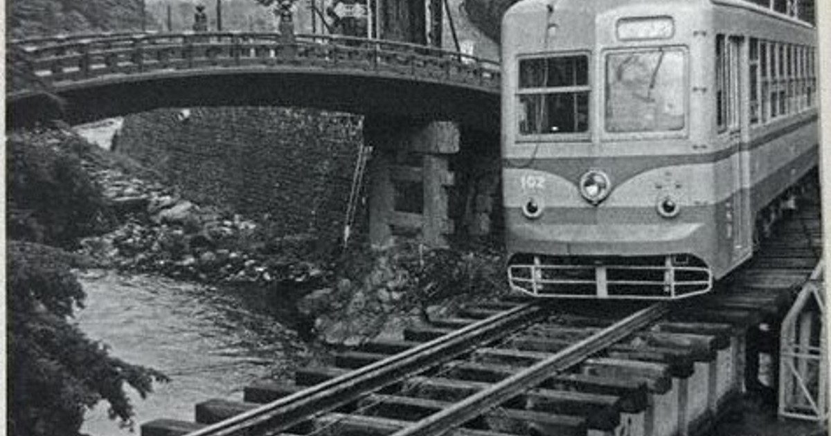 路面電車内、8月8日公開 東武日光駅 展示中 「往時の写真」カードも