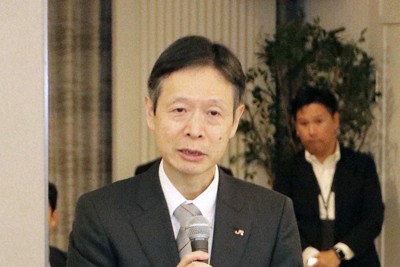 大井川流域自治体首長との意見交換会であいさつするJR東海の丹羽俊介社長＝静岡市で