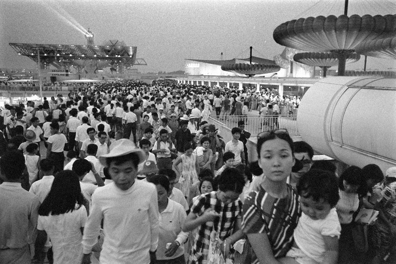 View＋：れとろ探訪 番外編 1970年大阪万博の人出 過密さ「災害級