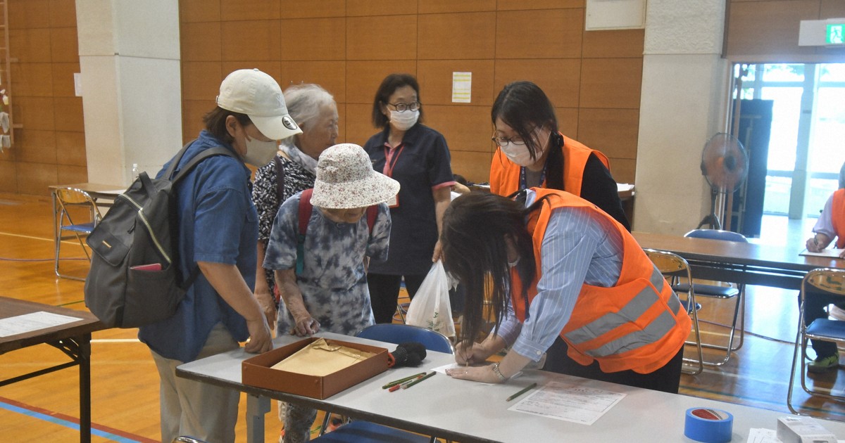 毎日新聞のニュース記事「「怖い」「暑い」避難者疲労 津波警報、千葉県内7万人超に避難指示」の画像