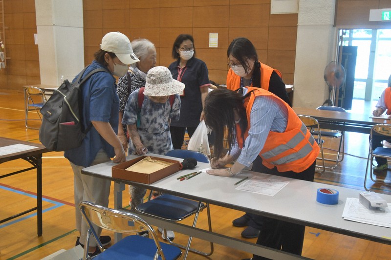 怖い」「暑い」避難者疲労 津波警報、千葉県内7万人超に避難指示