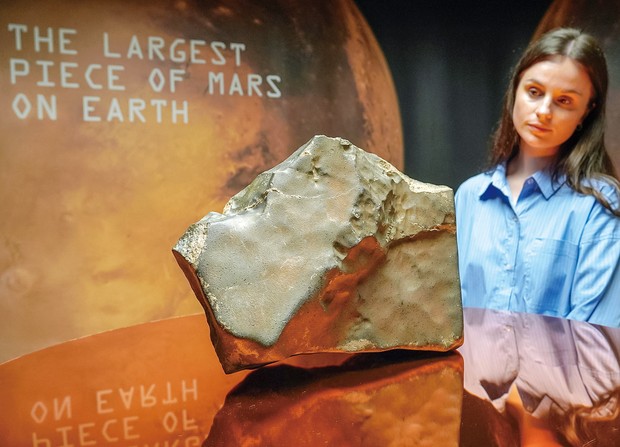 骨董品　鉱物　隕石　インド　1787年　火星隕石 骨董品 鉱物 隕石 インド 1787年 火星隕石