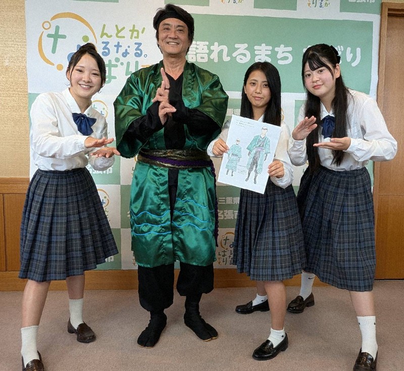 忍ばず地元、世界へPR 北川市長、5日に万博参上 名張高3生、忍者衣装を