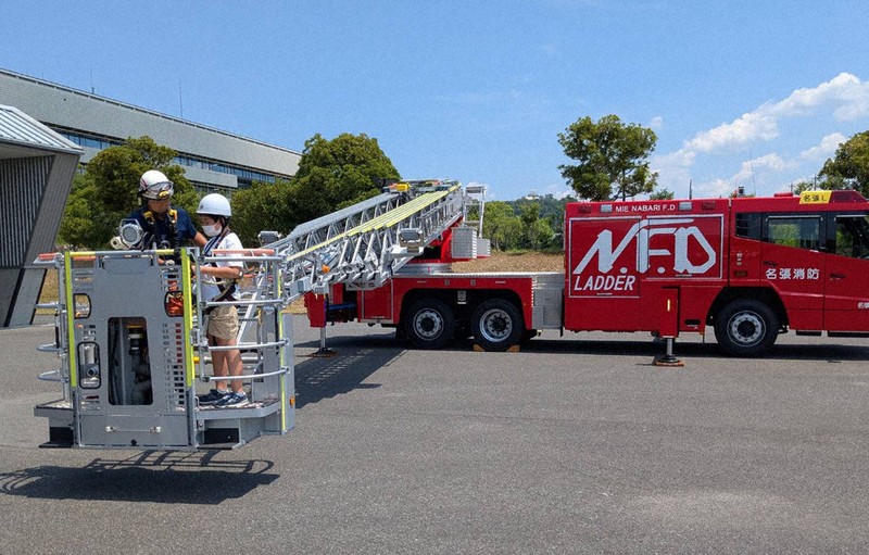 はしご車から防災意識 少年消防ク、夏休みに小学生体験 伊賀広域
