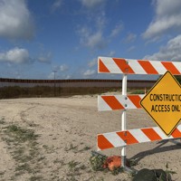 不法移民の流入を防ぐために設けられた米国とメキシコの「国境の壁」＝米南部テキサス州スター郡で2025年7月11日、松井聡撮影