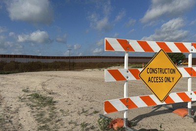 不法移民の流入を防ぐために設けられた米国とメキシコの「国境の壁」＝米南部テキサス州スター郡で2025年7月11日、松井聡撮影