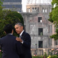 平和記念公園を訪れたオバマ米大統領＝広島市中区で2016年5月27日午後6時13分、徳野仁子撮影