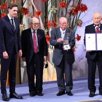 ノーベル平和賞を受賞した日本被団協の（右から）箕牧智之さん、田中重光さん、田中熙巳さん＝オスロで2024年12月10日、猪飼健史撮影