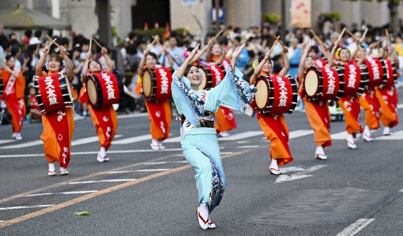 熱気あふれる群舞と太鼓 盛岡さんさ踊り 2万6000人参加予定 ／岩手