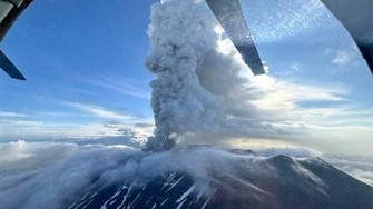 カムチャツカ半島で新たに火山が600年ぶり噴火 巨大地震と関連か