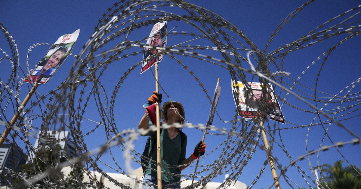 Israeli fire again kills Gaza aid-seekers as US envoy meets with hostages' families