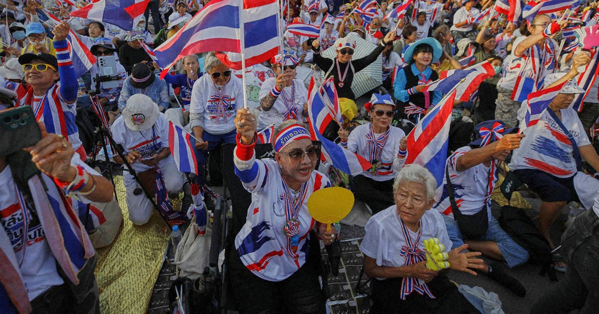 Protesters in Bangkok demand resignation of court-suspended prime minister following deadly conflict