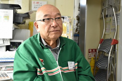 セブン－イレブン八王子万町店のオーナー、増田敏郎さん＝東京都八王子市万町で2025年7月29日午後2時37分、鴨田玲奈撮影