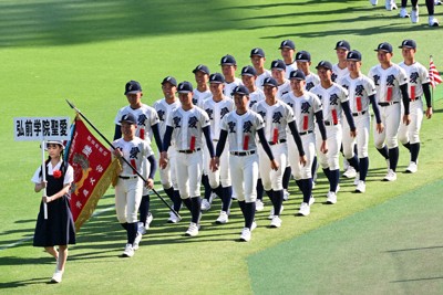 弘前学院聖愛、笑顔の入場行進 「今までにとらわれず」 夏の