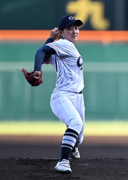 第96回夏の甲子園準決勝ファールボール 始球式のボール投下、風でやり直し 「もう一回」コール 夏の