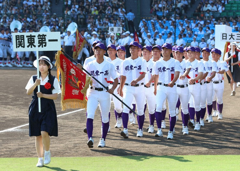 全国高校野球 開会式 関東一、日大三 さっそうと ／東京 | 毎日新聞