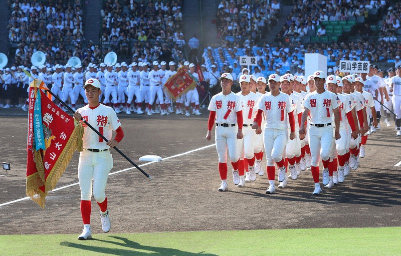 全国高校野球 開会式 智弁和歌山、歩み堂々 山田主将宣誓、力強く90秒